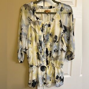 Ellen Tracy Blue and Yellow Floral, lined Blouse in EUC, size M, stretch waist